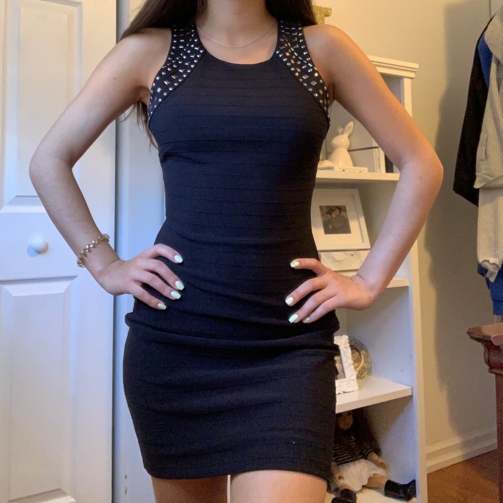 dress by guess